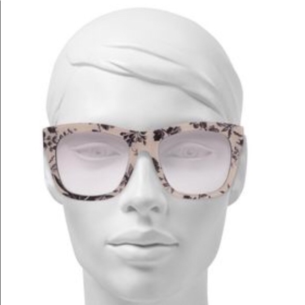 Gucci D-Frame Acetate Floral Sunglasses 🕶 - Picture 4 of 8